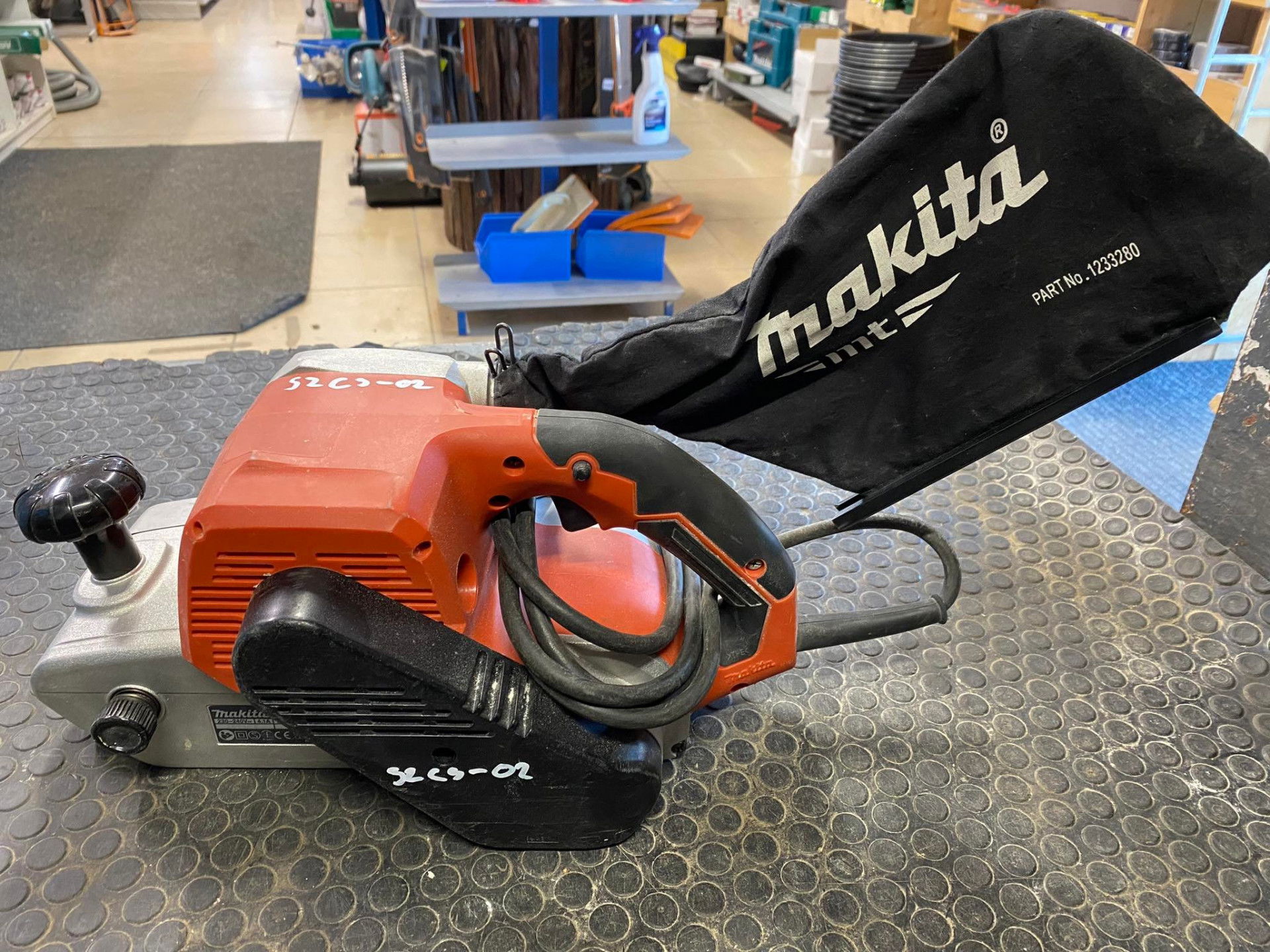 MAKITA SZALAGCSISZOLÓ termék fő termékképe